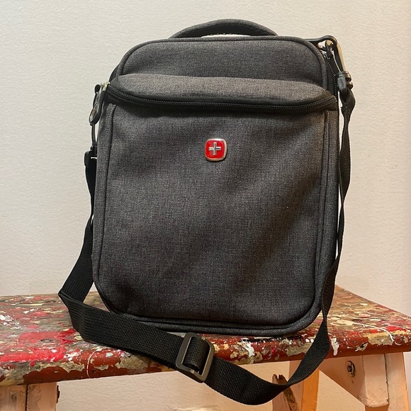 Never Used SwissGear Insulated Cooler Lunch Bag - Picture 2 of 15